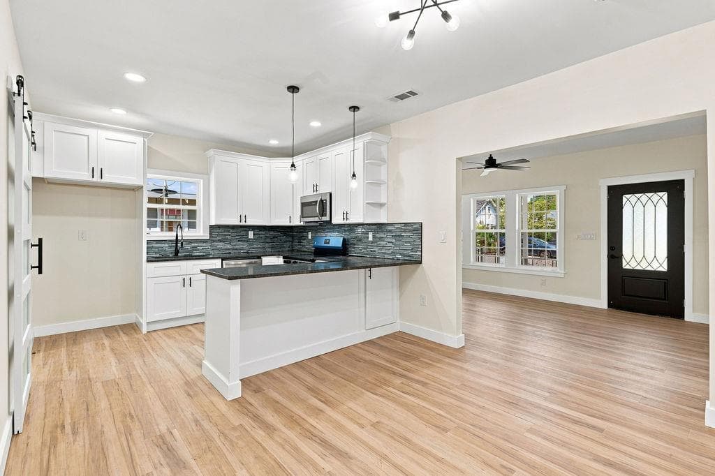 3 bedroom, 2 bathroom, 1,266 sq ft single family residence for sale at 206 S Elm Street, Rome, GA 30165 — photo 5
