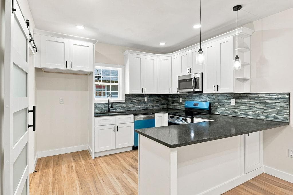 3 bedroom, 2 bathroom, 1,266 sq ft single family residence for sale at 206 S Elm Street, Rome, GA 30165 — photo 6
