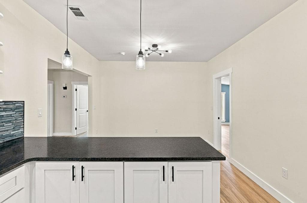 3 bedroom, 2 bathroom, 1,266 sq ft single family residence for sale at 206 S Elm Street, Rome, GA 30165 — photo 7