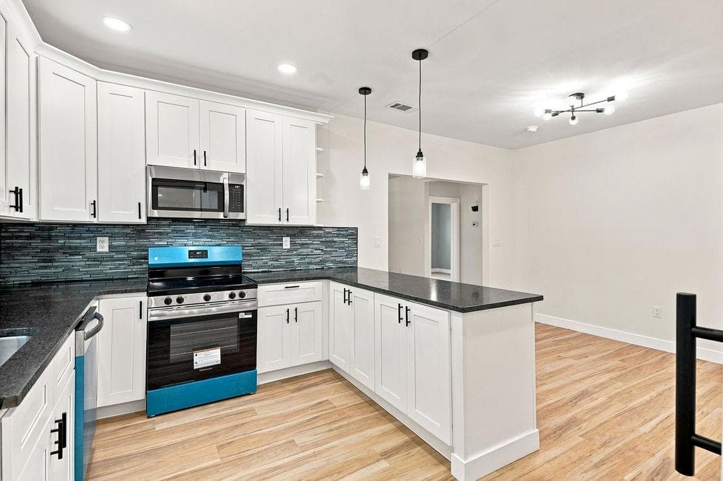 3 bedroom, 2 bathroom, 1,266 sq ft single family residence for sale at 206 S Elm Street, Rome, GA 30165 — photo 9
