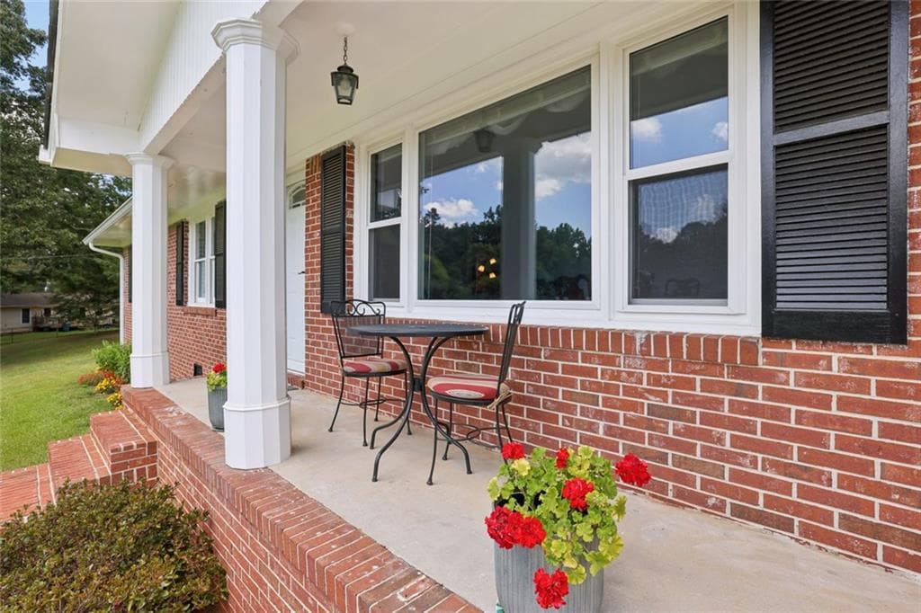 3 bedroom, 2 bathroom, 1,567 sq ft single family residence for sale at 2833 Crabapple Circle, Dacula, GA 30019 — photo 9