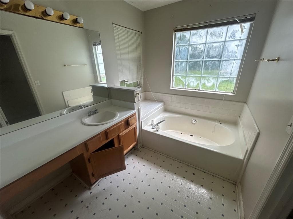 3 bedroom, 3 bathroom, 1,469 sq ft single family residence under contract at 1812 Killarney Drive, Marietta, GA 30008 — photo 8