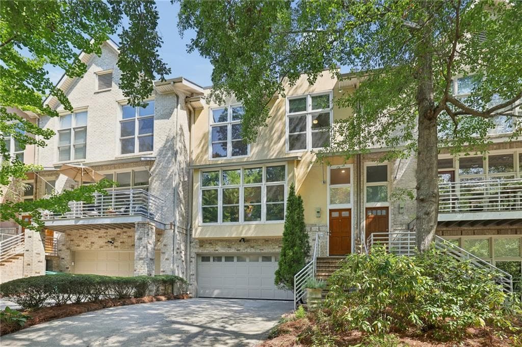4 bedroom, 4 bathroom, 2,723 sq ft townhouse under contract at 1334 Fernwood Circle, Atlanta, GA 30319 — photo 2
