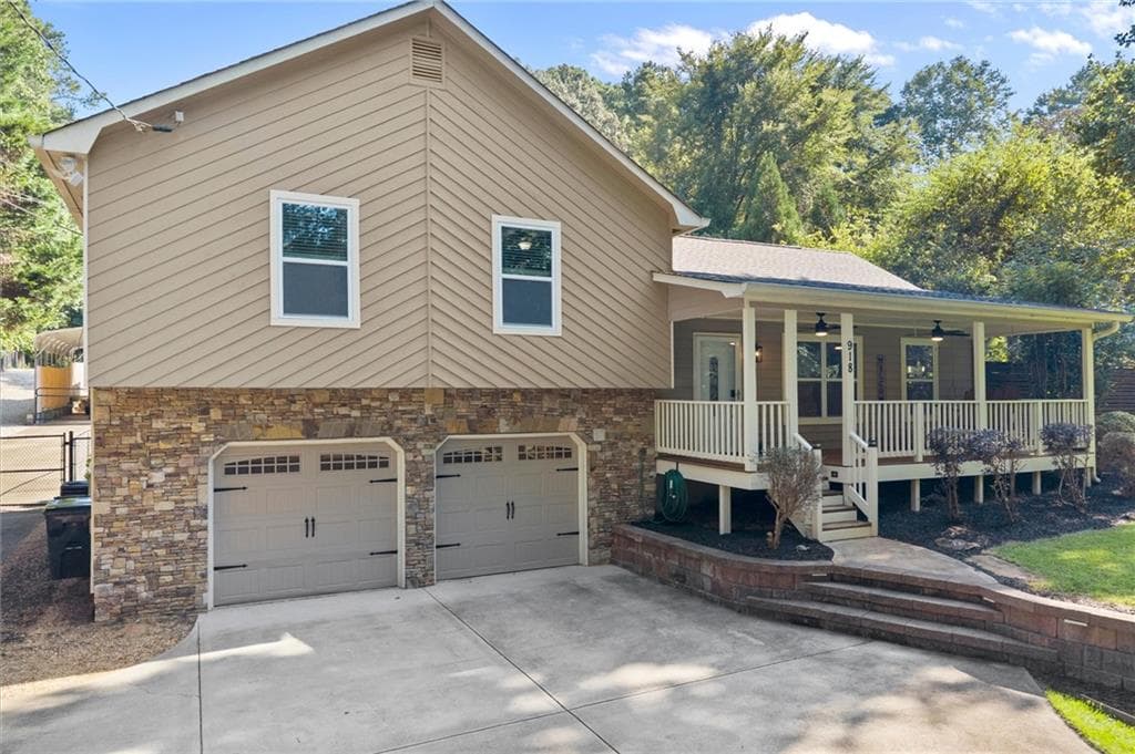 3 bedroom, 2 bathroom, 2,436 sq ft single family residence under contract at 918 Victoria Landing Drive, Woodstock, GA 30189 — photo 2