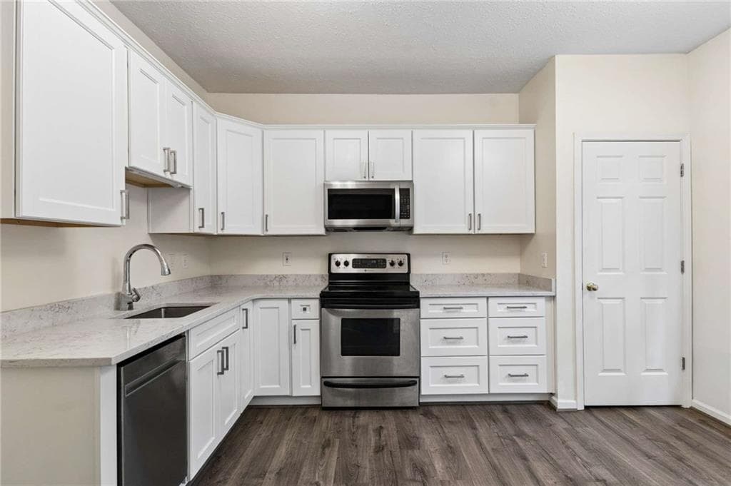 2 bedroom, 2 bathroom, 1,200 sq ft condominium for sale at 5559 Glenridge Drive 1110, Sandy Springs, GA 30342 — photo 7