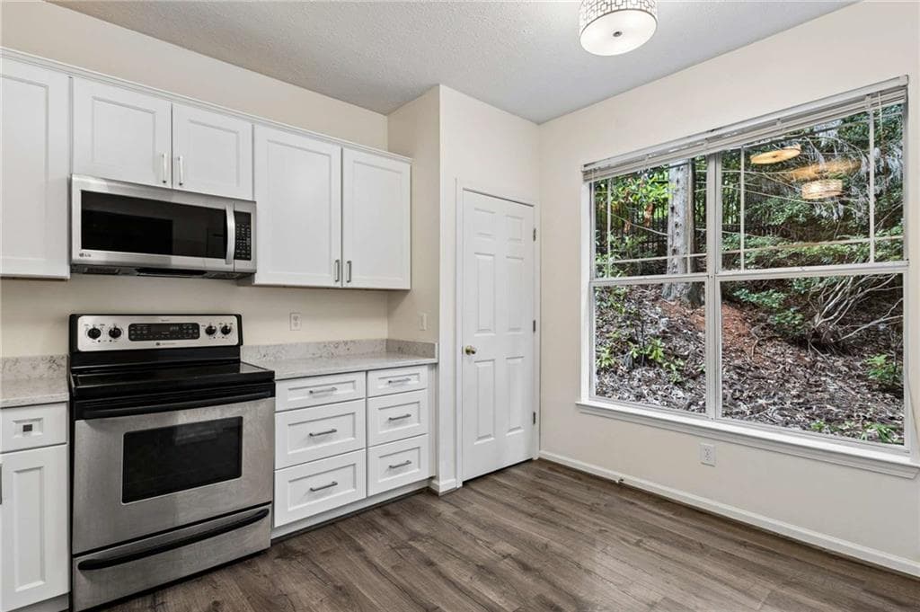 2 bedroom, 2 bathroom, 1,200 sq ft condominium for sale at 5559 Glenridge Drive 1110, Sandy Springs, GA 30342 — photo 8