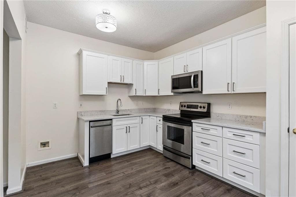 2 bedroom, 2 bathroom, 1,200 sq ft condominium for sale at 5559 Glenridge Drive 1110, Sandy Springs, GA 30342 — photo 9