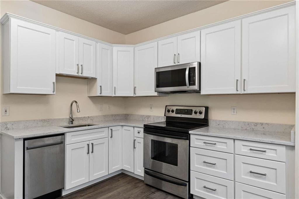 2 bedroom, 2 bathroom, 1,200 sq ft condominium for sale at 5559 Glenridge Drive 1110, Sandy Springs, GA 30342 — photo 10