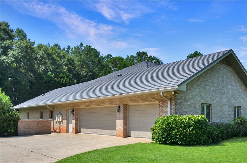 3 bedroom, 4 bathroom, 4,283 sq ft single family residence for sale at 155 Highlands Forest Lane, Oxford, GA 30054 — photo 6