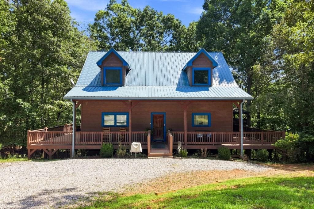 3 bedroom, 3 bathroom, 2,745 sq ft single family residence for sale at 417 Hickory Ridge Drive, Cleveland, GA 30528