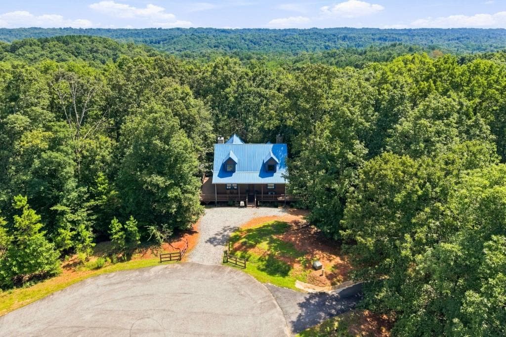 3 bedroom, 3 bathroom, 2,745 sq ft single family residence for sale at 417 Hickory Ridge Drive, Cleveland, GA 30528 — photo 9
