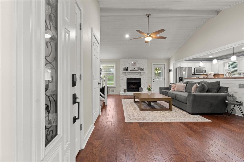 3 bedroom, 2 bathroom, 2,436 sq ft single family residence under contract at 918 Victoria Landing Drive, Woodstock, GA 30189 — photo 8