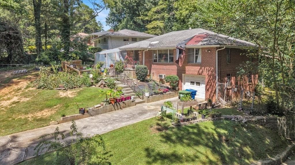 2 bedroom, 2 bathroom, 1,396 sq ft single family residence for sale at 511 Collier Ridge Drive, Atlanta, GA 30318 — photo 1 of 20