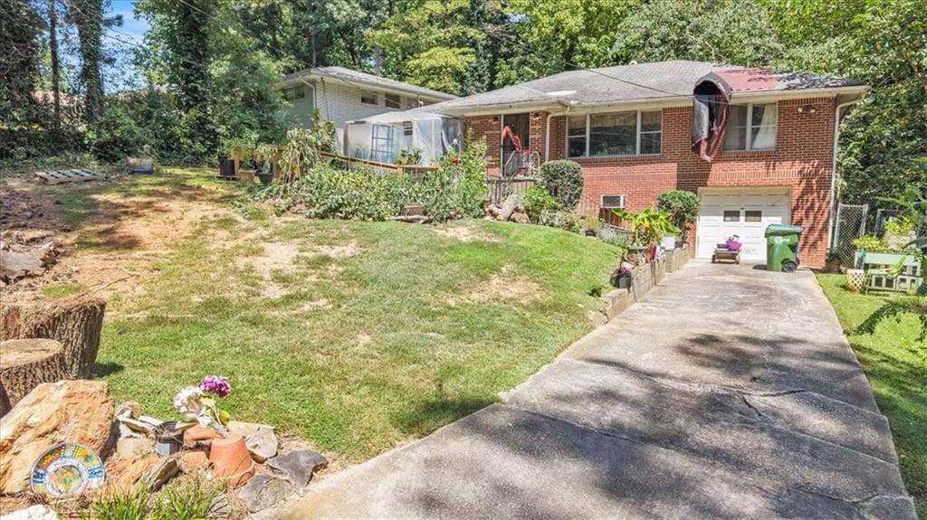 2 bedroom, 2 bathroom, 1,396 sq ft single family residence for sale at 511 Collier Ridge Drive, Atlanta, GA 30318 — photo 2