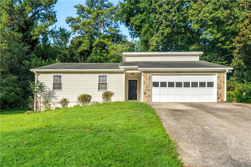 3 bedroom, 2 bathroom, 1,551 sq ft single family residence for sale at 654 Village Creek Drive, Lilburn, GA 30047 — photo 1 of 16