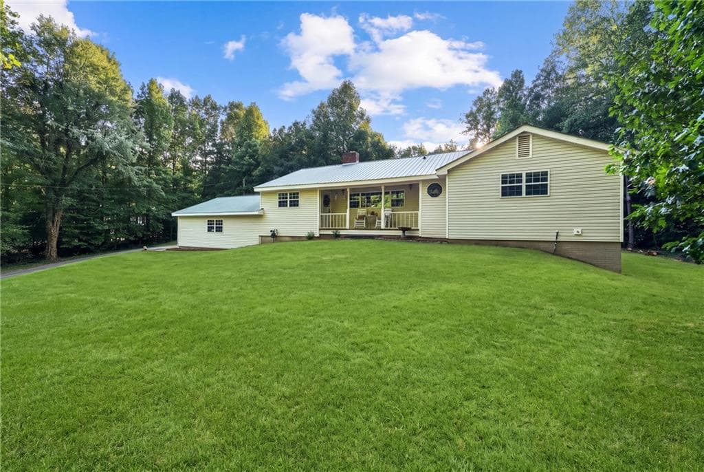 3 bedroom, 3 bathroom, 3,168 sq ft single family residence for sale at 109 Lakeview Circle, Cumming, GA 30040 — photo 2