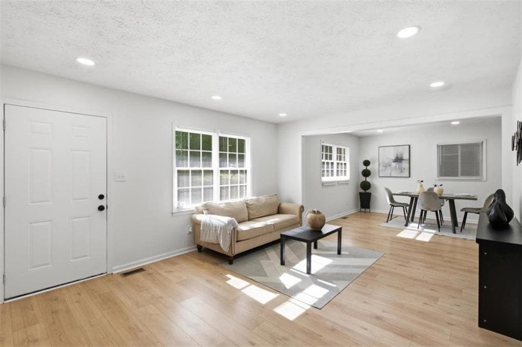 3 bedroom, 2 bathroom, 1,302 sq ft single family residence for sale at 1578 Pintail Road, Jonesboro, GA 30238 — photo 5