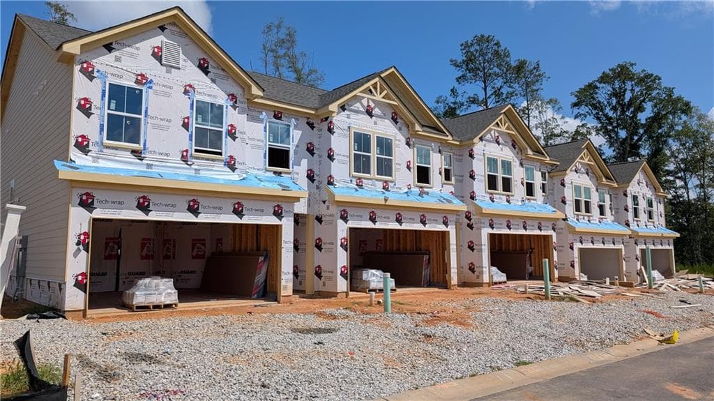3 bedroom, 3 bathroom, 1,833 sq ft townhouse for sale at 827 Leraes Way, Loganville, GA 30052 — photo 3