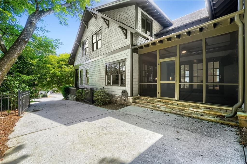 5 bedroom, 5 bathroom, 4,000 sq ft single family residence for sale at 3406 Keswick Court, Chamblee, GA 30341 — photo 4