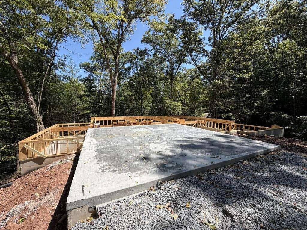 3 bedroom, 4 bathroom, 2,120 sq ft single family residence for sale at 28 Hillcrest Court, Ellijay, GA 30536 — photo 2