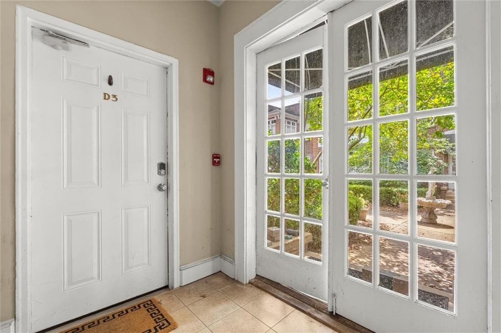 1 bedroom, 1 bathroom, 926 sq ft condominium for sale at 737 Barnett Street D3, Atlanta, GA 30306 — photo 4