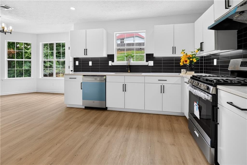 4 bedroom, 3 bathroom, 2,536 sq ft single family residence under contract at 1510 Beech Grove Drive, Hampton, GA 30228 — photo 2