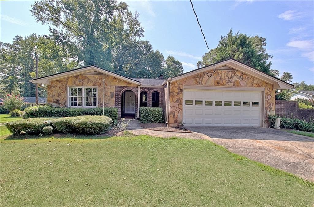 4 bedroom, 3 bathroom, 1,790 sq ft single family residence for sale at 45 North Drive, Hampton, GA 30228 — photo 3