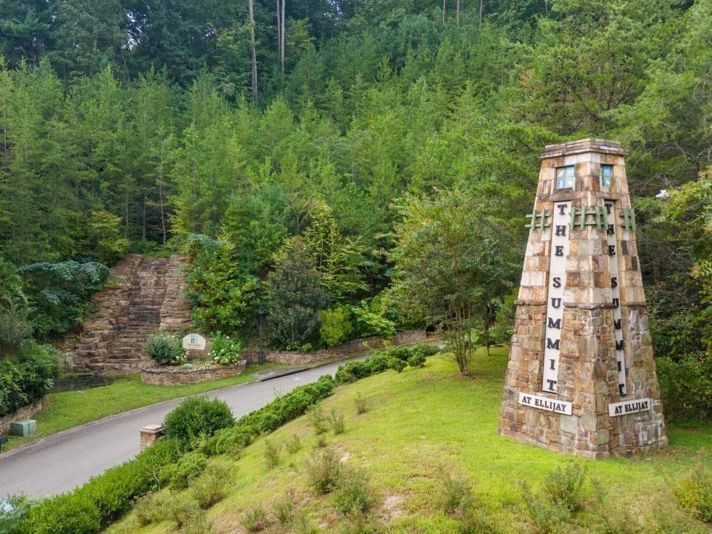 3 bedroom, 2 bathroom, 1,958 sq ft single family residence for sale at 179 Summit View, Ellijay, GA 30540 — photo 3