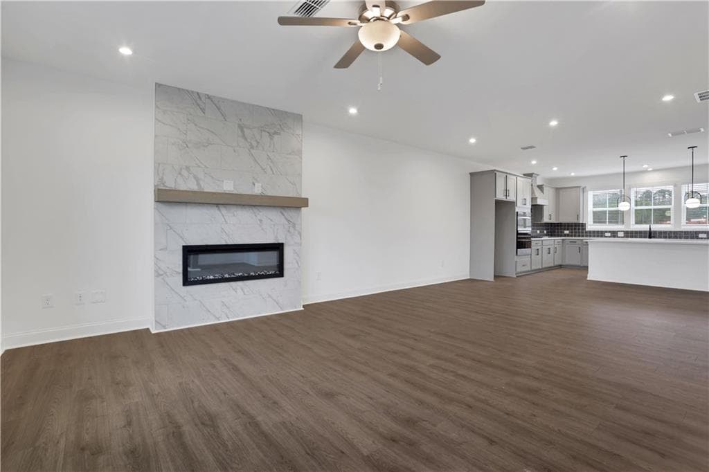4 bedroom, 4 bathroom, 2,421 sq ft townhouse for sale at 326 Sunset Hollow Street, Sugar Hill, GA 30518 — photo 2