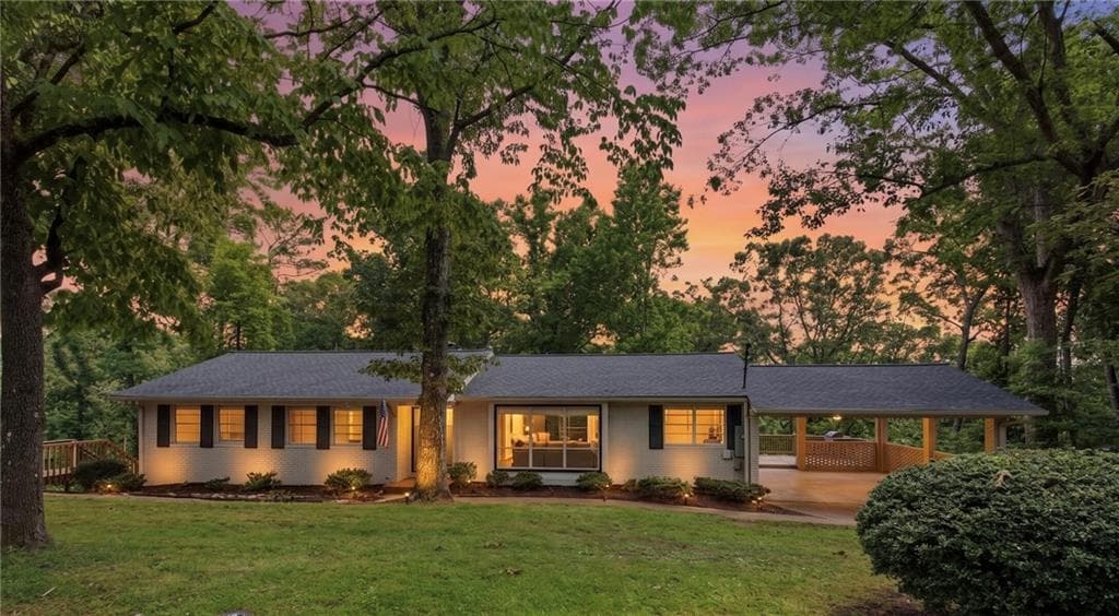 4 bedroom, 3 bathroom, 3,020 sq ft single family residence for sale at 2251 Skyline Drive, Gainesville, GA 30501 — photo 2