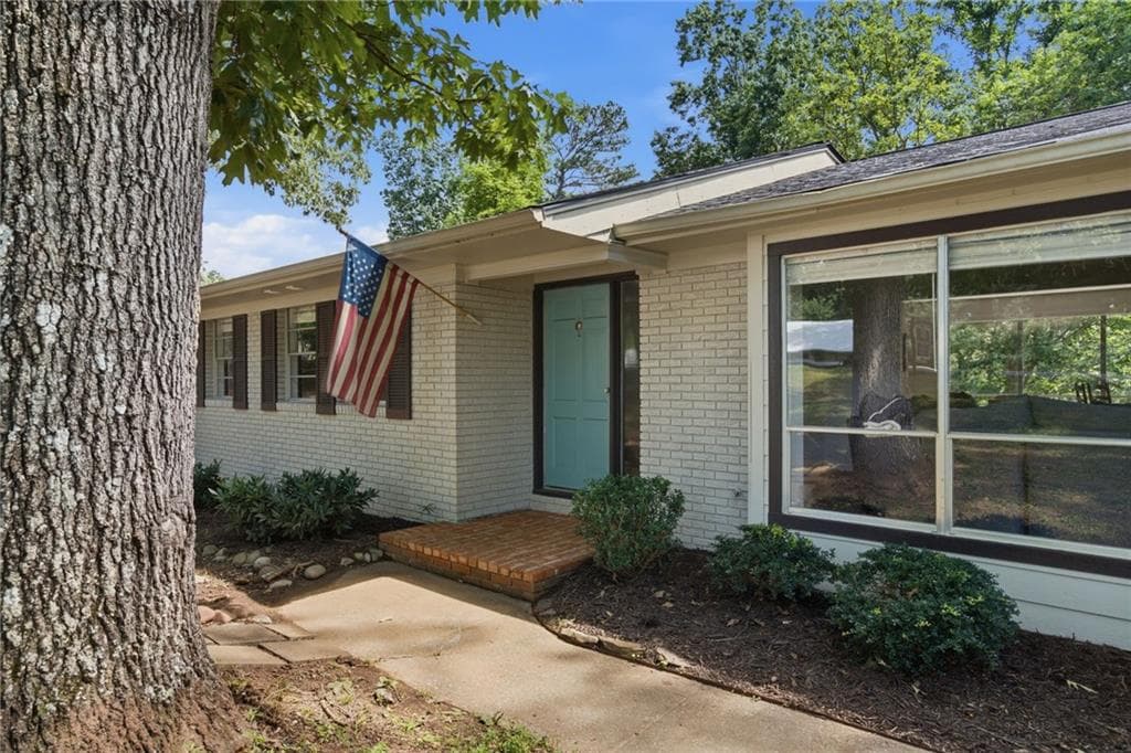 4 bedroom, 3 bathroom, 3,020 sq ft single family residence for sale at 2251 Skyline Drive, Gainesville, GA 30501 — photo 6