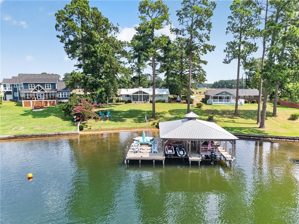 3 bedroom, 2 bathroom, 1,624 sq ft single family residence under contract at 197 Lakeshore Circle, Milledgeville, GA 31061
