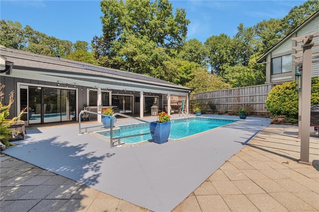 4 bedroom, 3 bathroom, 2,848 sq ft single family residence for sale at 3086 Qualridge Court, Marietta, GA 30068 — photo 4