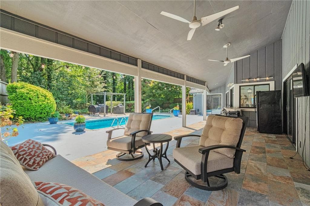 4 bedroom, 3 bathroom, 2,848 sq ft single family residence for sale at 3086 Qualridge Court, Marietta, GA 30068 — photo 5