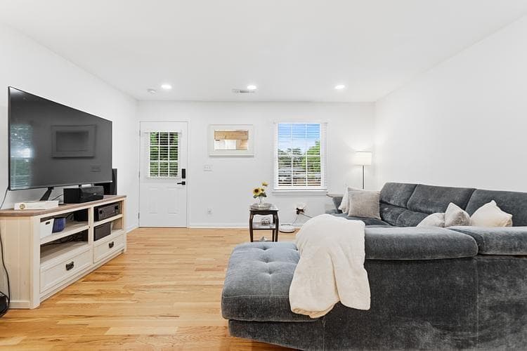 4 bedroom, 3 bathroom, 3,100 sq ft single family residence for sale at 1611 Carlton Avenue, Stone Mountain, GA 30087 — photo 3
