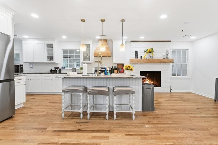 4 bedroom, 3 bathroom, 3,100 sq ft single family residence for sale at 1611 Carlton Avenue, Stone Mountain, GA 30087 — photo 5