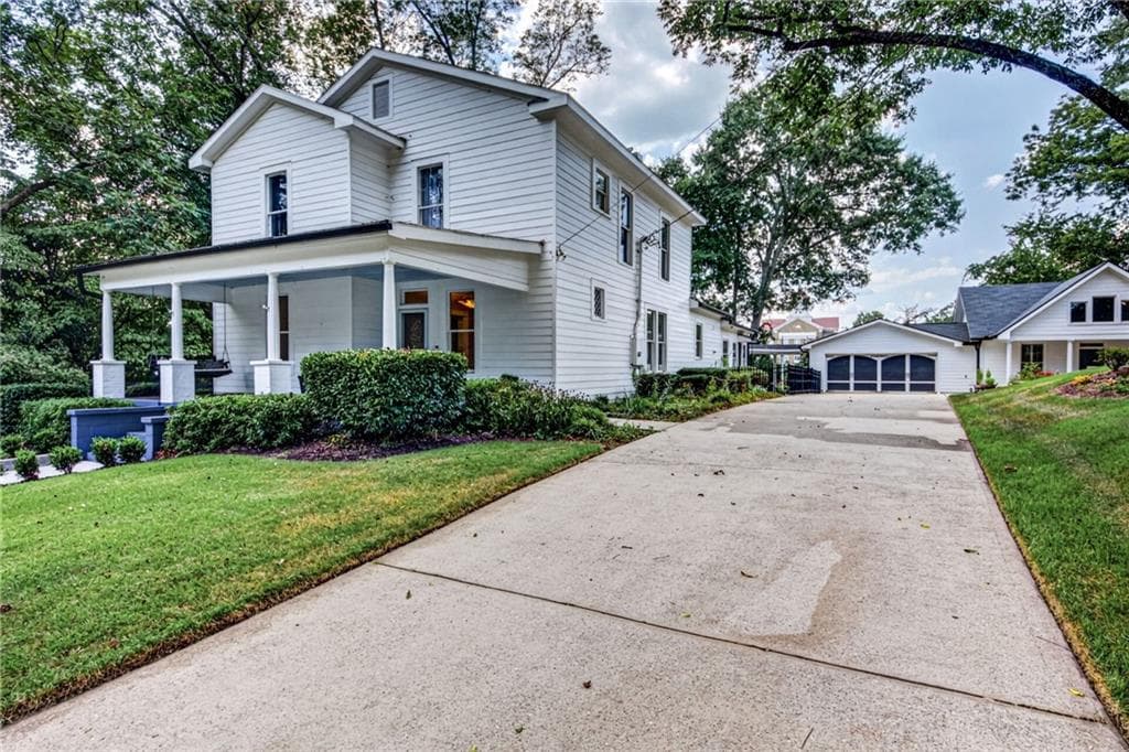 5 bedroom, 4 bathroom, 4,675 sq ft single family residence for sale at 91 Martin Street, Jefferson, GA 30549 — photo 3