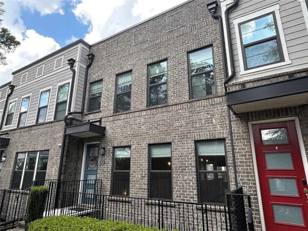 3 bedroom, 4 bathroom, 2,092 sq ft townhouse for sale at 2035 Holtz Lane, Atlanta, GA 30318 — photo 1 of 23