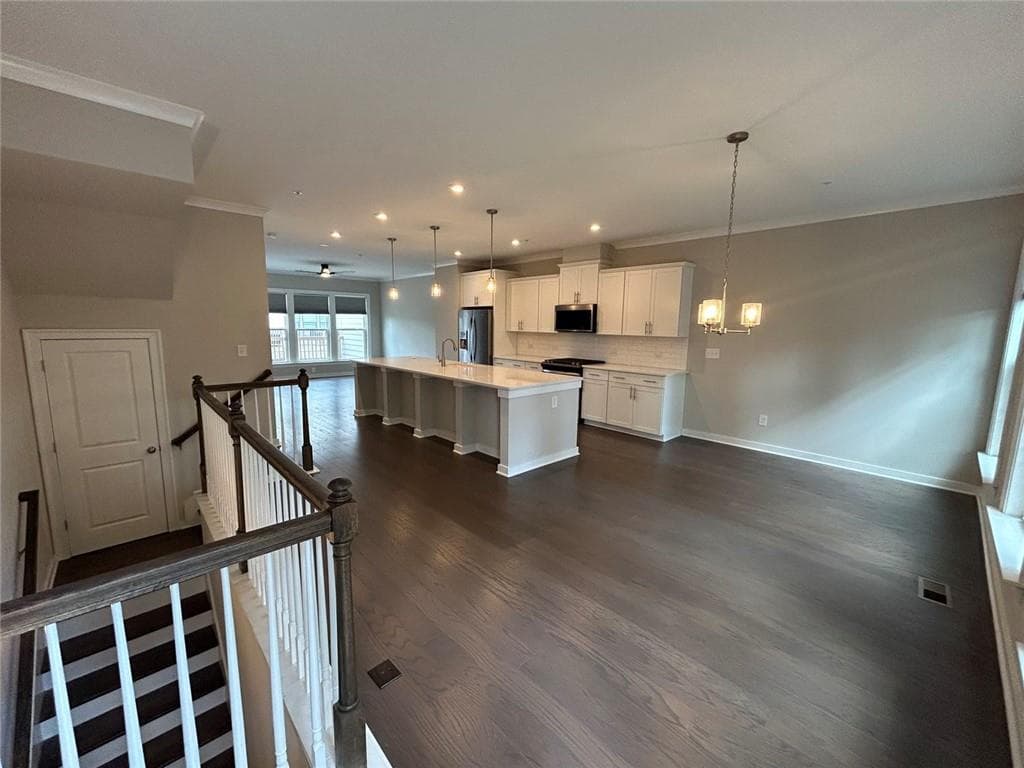 3 bedroom, 4 bathroom, 2,092 sq ft townhouse for sale at 2035 Holtz Lane, Atlanta, GA 30318 — photo 4