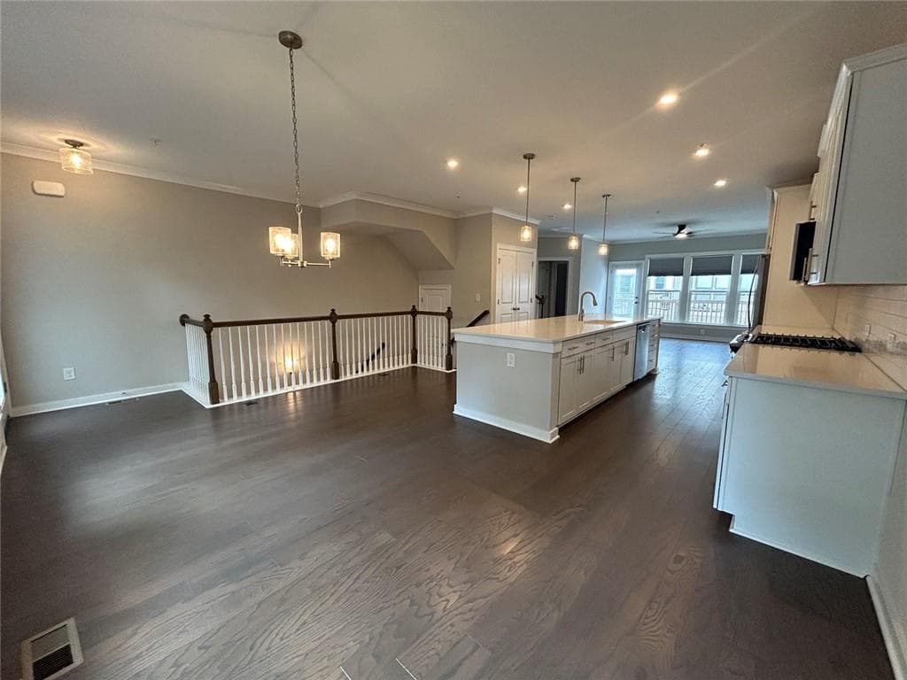 3 bedroom, 4 bathroom, 2,092 sq ft townhouse for sale at 2035 Holtz Lane, Atlanta, GA 30318 — photo 5