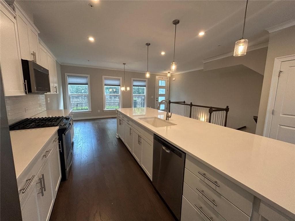 3 bedroom, 4 bathroom, 2,092 sq ft townhouse for sale at 2035 Holtz Lane, Atlanta, GA 30318 — photo 7
