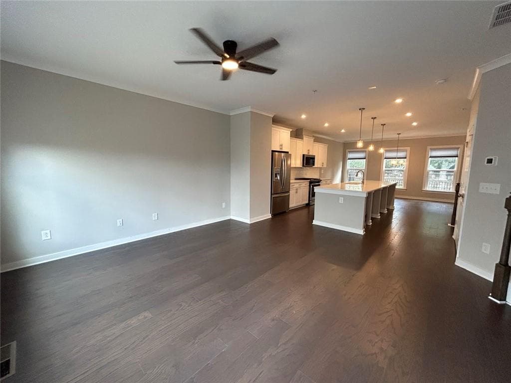 3 bedroom, 4 bathroom, 2,092 sq ft townhouse for sale at 2035 Holtz Lane, Atlanta, GA 30318 — photo 8
