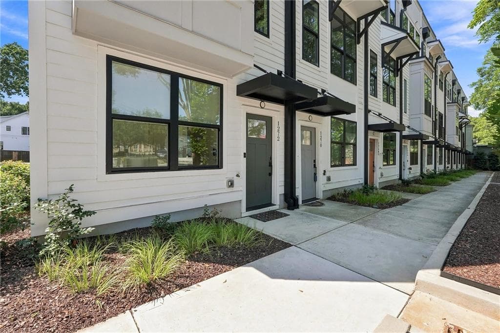2 bedroom, 3 bathroom, 1,670 sq ft townhouse for sale at 1272 Wright Lane, Atlanta, GA 30316 — photo 2
