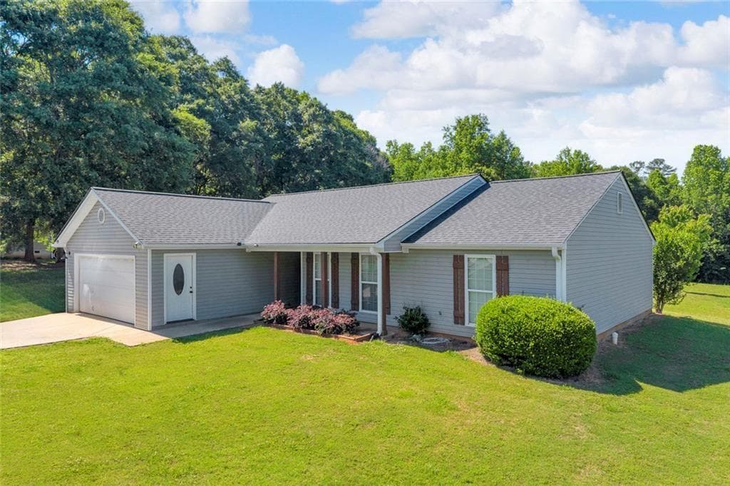 3 bedroom, 2 bathroom, 1,490 sq ft single family residence under contract at 163 Ridgeland Drive, Maysville, GA 30558 — photo 2
