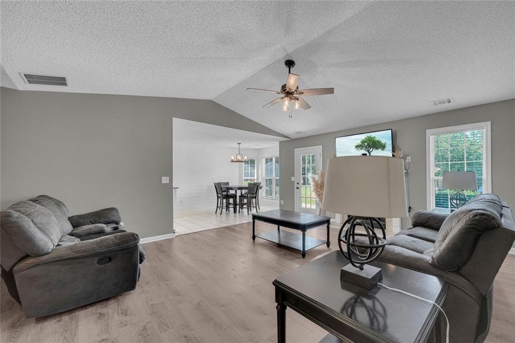 3 bedroom, 2 bathroom, 1,490 sq ft single family residence under contract at 163 Ridgeland Drive, Maysville, GA 30558 — photo 4