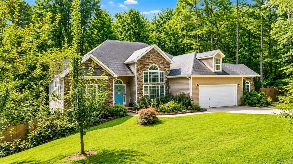 5 bedroom, 4 bathroom, 4,800 sq ft single family residence under contract at 59 Rocky Circle, White, GA 30184 — photo 2