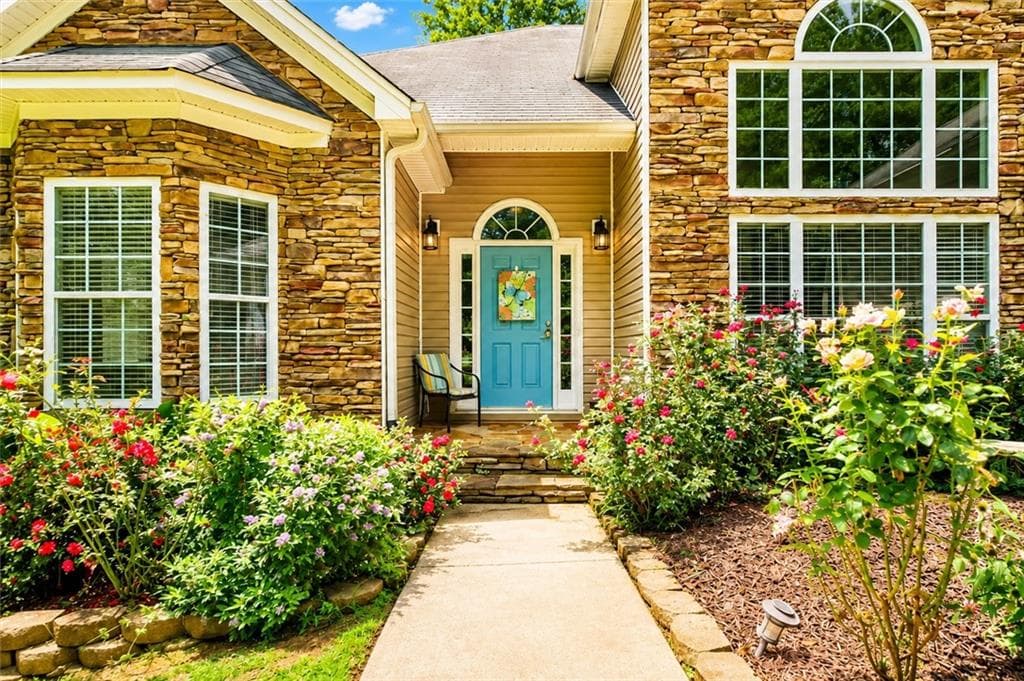 5 bedroom, 4 bathroom, 4,800 sq ft single family residence under contract at 59 Rocky Circle, White, GA 30184 — photo 3