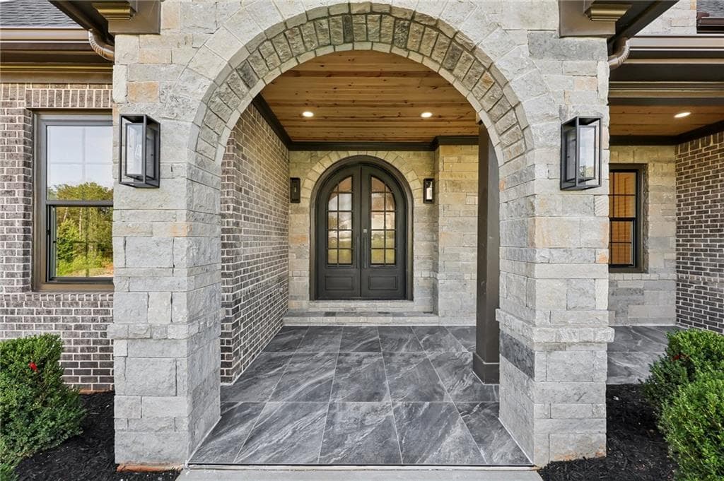 5 bedroom, 6 bathroom, 10,575 sq ft single family residence under contract at 6222 Bridgewood Dr, Buford, GA 30518 — photo 3