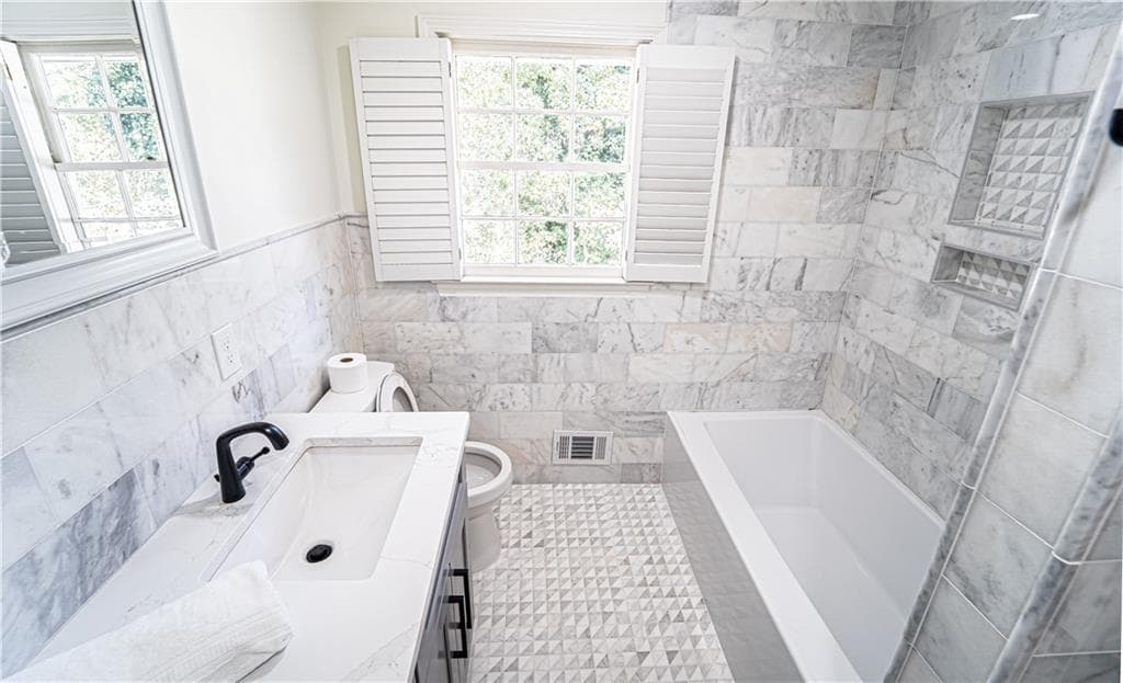 5 bedroom, 5 bathroom, 3,400 sq ft single family residence for sale at 5205 CORINTH Circle, Stone Mountain, GA 30087 — photo 8