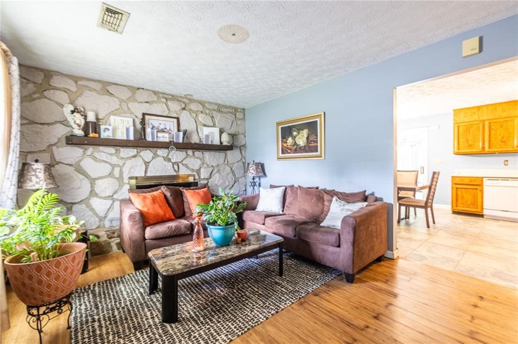 3 bedroom, 2 bathroom, 1,690 sq ft single family residence for sale at 8397 Willows Terrace, Riverdale, GA 30274 — photo 7